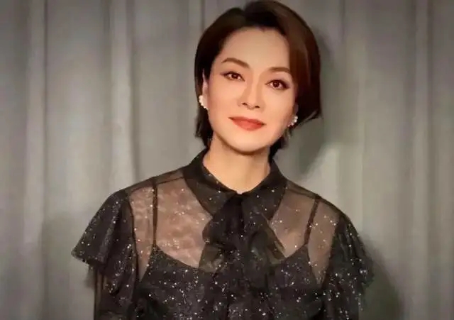后毛阿敏:39岁结婚,43岁冒着生孩子的风险,却把老公260亿遗产拱手相让
